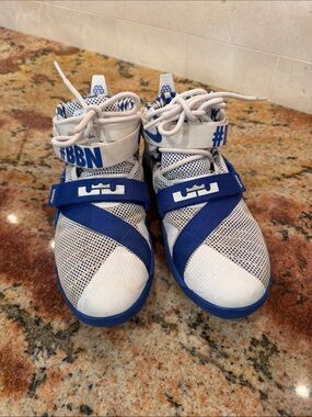 Nike LeBron Soldier 9 Kentucky PE High-Top Athletic Sneakers